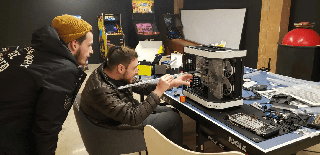 Devhouse Carousel Image - Building PC 1