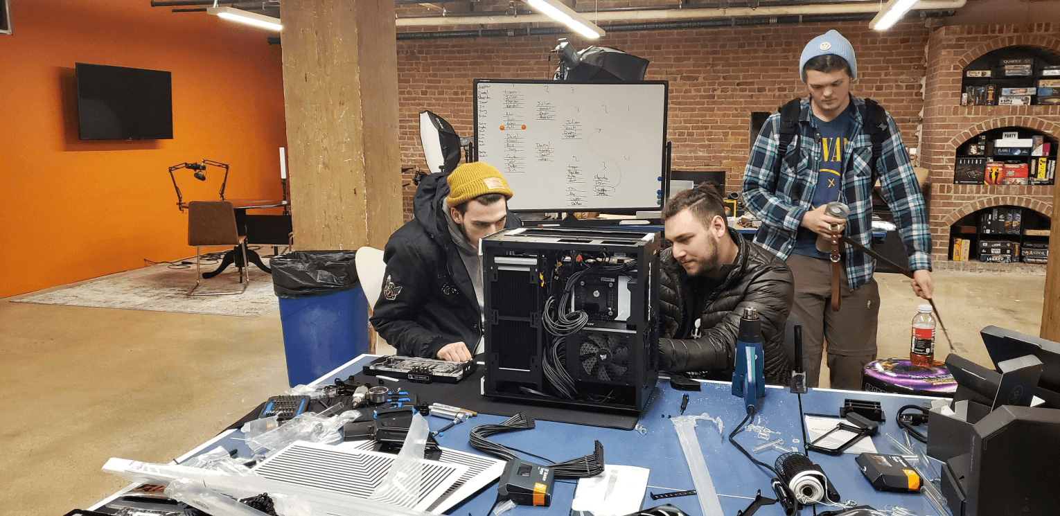 Devhouse Carousel Image - Building PC 2